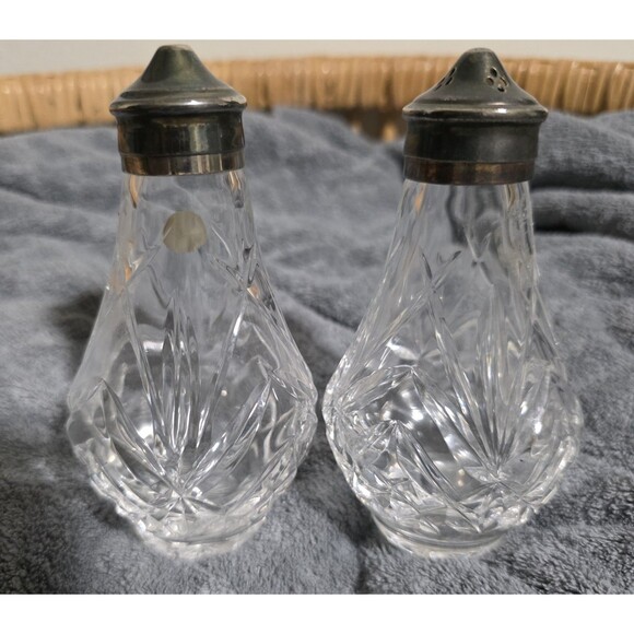 Vintage TYRONE Crystal Salt & Pepper IRISH Shakers SilverPlated Made ENGLAND - Picture 1 of 8